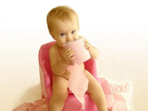 Trẻ tiêu chảy khi uống sữa, các bà mẹ nên chú ý cho con những điều này