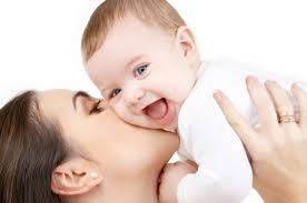Vì sao nên cho trẻ bú sữa mẹ? Cùng tham khảo lời khuyên từ chuyên gia