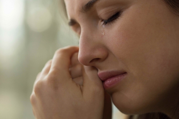 Bị chảy nước mắt nhiều khi ngủ có đáng lo hay không?