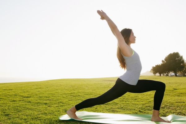 Những rủi ro và lợi ích của yoga với bệnh viêm khớp dạng thấp