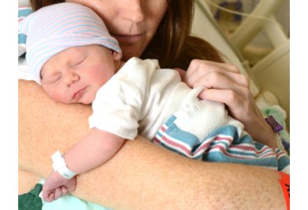 Sữa mẹ giúp phát triển não bộ ở trẻ sơ sinh đẻ non mẹ nhé!