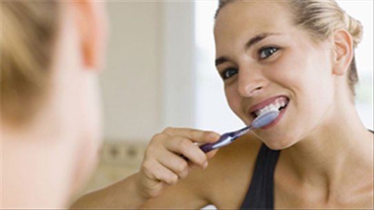 Vạch mặt 7 thói quen xấu gây hại cho hàm răng của bạn
