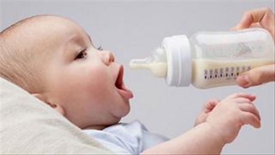 Nuôi dưỡng trẻ nhỏ không được bú sữa mẹ thế nào cho con luôn khỏe mạnh?