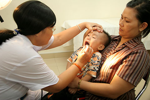 Thuốc điều trị viêm họng cấp ở trẻ em, dùng sao cho hiệu quả?