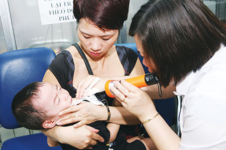 Cách đối phó viêm họng cấp tính ở trẻ sao cho bé nhanh khỏi bệnh?
