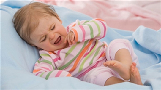 Có nên cho trẻ sơ sinh nằm nghiêng trong khi ngủ hay không?