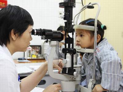 Viêm kết mạc ở trẻ: Phát hiện và chữa thế nào để con có đôi mắt khỏe đẹp?