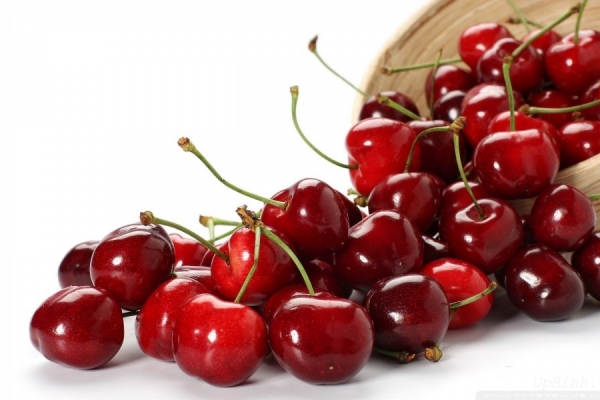 Cùng nhau khám phá 5 loại quả màu đỏ giúp ích cho sức khỏe nhé!