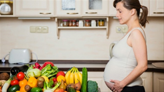 Ăn nhiều rau quả để tránh thừa cân khi mang thai các bà bầu nhé