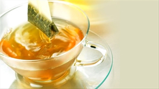 Chỉ cần một nhúm trà bạn có thể 'đánh bay' mùi hôi chân khó chịu