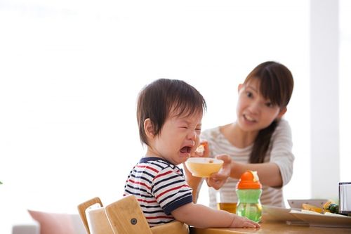 Nguyên nhân do đâu khiến bữa ăn của trẻ dễ mất cân bằng dinh dưỡng?