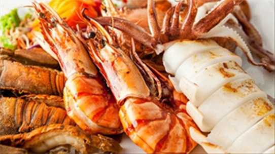 Vỡ bàng quang vì nôn quá nhiều khi ngộ độc hải sản - Hãy cẩn trọng khi ăn uống bạn nhé!