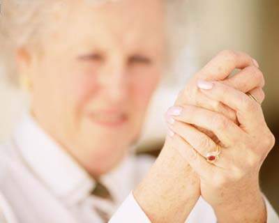 Các bệnh lý về khớp ở người cao tuổi thường phải đối mặt
