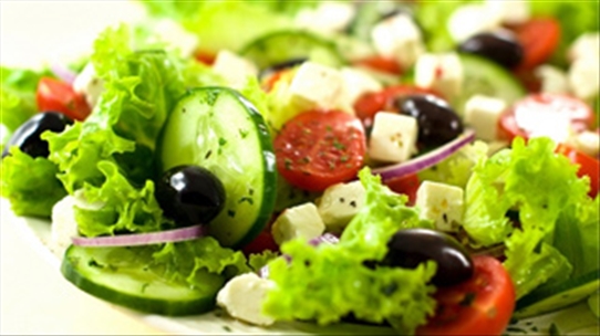 Ăn salad rau diếp xoăn vào bữa trưa giúp ngừa bệnh mất trí - Bạn đã biết chưa?