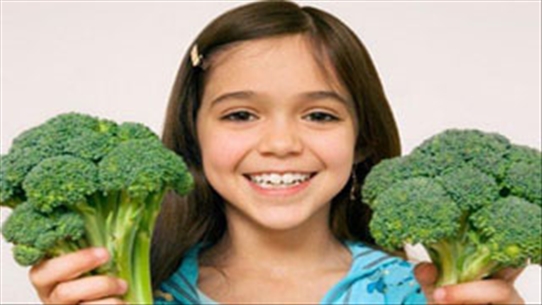Tập cho bé thói quen ăn rau củ, trái cây - Các mẹ nên chú ý các điều này nhé!