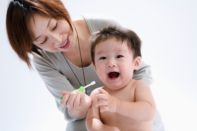Cần làm gì để chăm sóc răng miệng của trẻ tránh không bị sún?