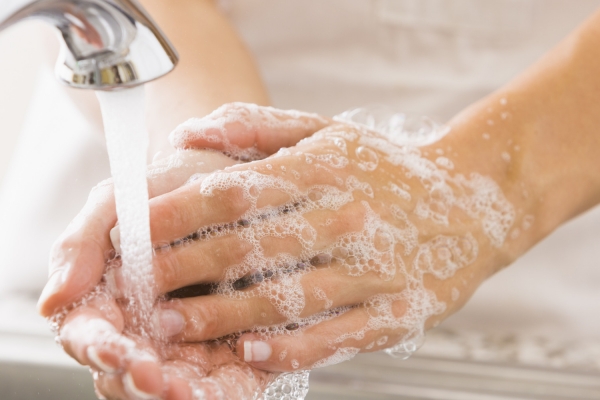Rửa tay bằng xà phòng giảm nguy cơ lây bệnh truyền nhiễm