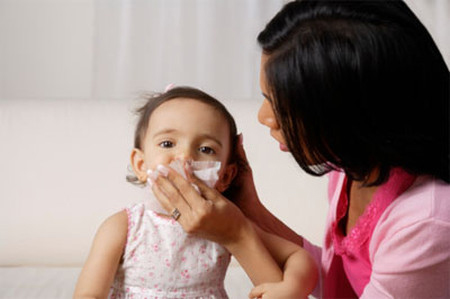 Mùa lạnh, các mẹ nên đề phòng bệnh cúm cho trẻ em