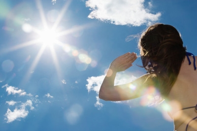 Ánh nắng gây hại mắt thế nào? Có gây thoái hóa mắt không?