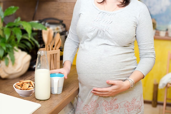 Dinh dưỡng trong thời gian mang thai và cho con bú tác động đến sự phát triển của bé ra sao?