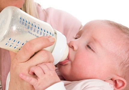 9 điều mẹ phải biết khi nuôi con bằng sữa công thức