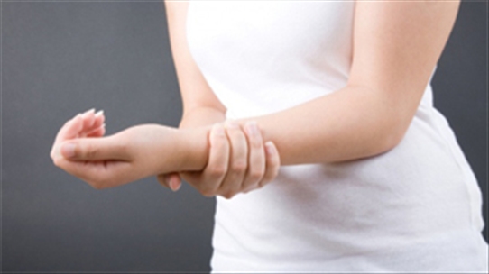 Đau mỏi tay có thể là dấu hiệu cảnh báo bệnh nguy hiểm