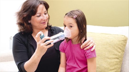 Trẻ nhỏ mắc bệnh hen suyễn và phương pháp điều trị bệnh