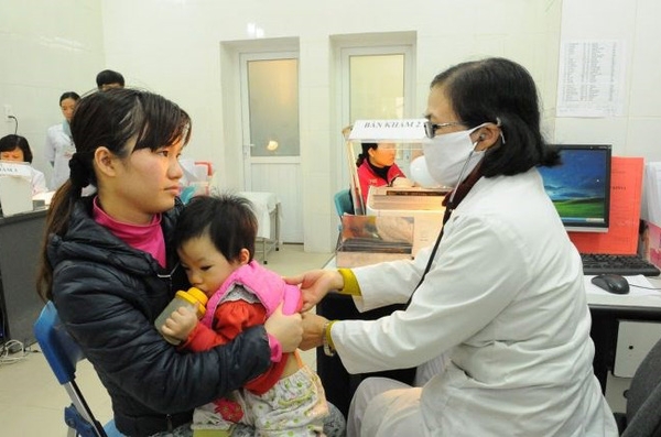 Cảnh báo từ bác sĩ: Cha mẹ tuyệt đối không tự ý dùng kháng sinh điều trị khi trẻ bị cúm