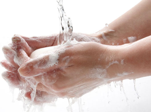Da khô vào mùa đông có nên rửa tay thường xuyên hay không?