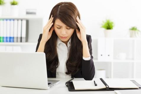 Mệt mỏi, đau đầu là những dấu hiệu báo hiệu “trọng bệnh” của dân văn phòng