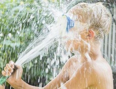 Mách bạn cách phân biệt say nắng và mất nước trong mùa hè