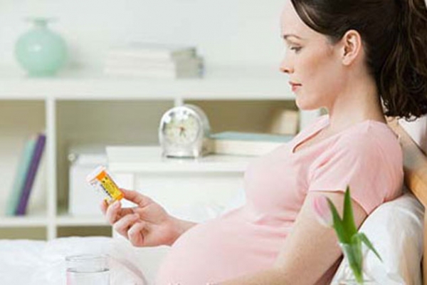 Phụ nữ mang thai bổ sung sắt và acid folic thế nào để lợi cả mẹ và con?