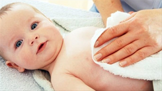 Bệnh lý về rốn trẻ sơ sinh, phải làm sao để chữa trị?