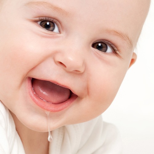 Dấu hiệu nhận biết sớm con mọc răng bố mẹ cần biết