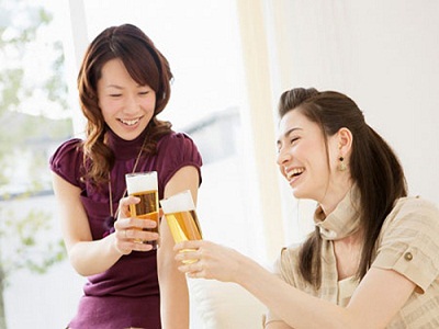 Phương pháp làm đẹp cực hay với rượu bia bạn gái nên biết