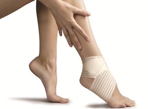 Các triệu chứng và phương pháp điều trị thoái hóa khớp cổ chân