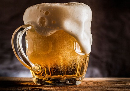 10 lý do khiến bạn nên uống 1 cốc bia đều đặn mỗi ngày