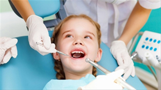 Làm thế nào để bảo vệ răng cho bé ngay từ khi còn nhỏ?