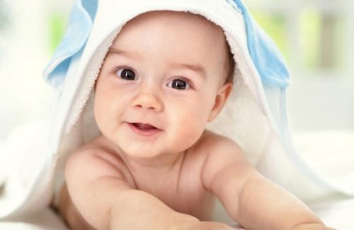 Tuyệt chiêu để bảo vệ da và giúp bé sơ sinh dễ chịu trong mùa hè