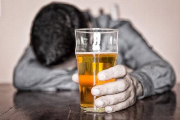 Cảnh báo: Nhiều người mắc chứng rối loạn tâm thần do rượu