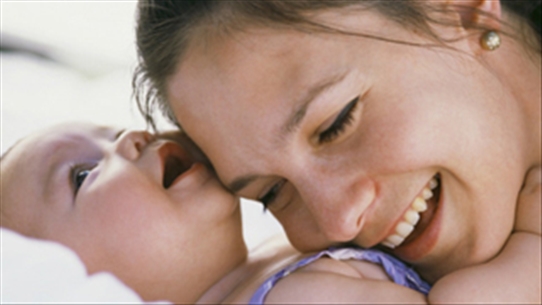 8 dấu hiệu của một em bé khỏe mạnh mẹ nhất định phải ghi nhớ