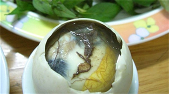 Tác hại của ăn nhiều trứng vịt lộn và những người nên kiêng kị