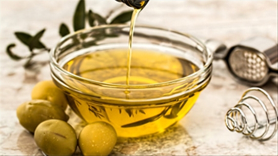 Bạn nhất định phải biết: Vì sao nên ăn một thìa dầu olive mỗi ngày?