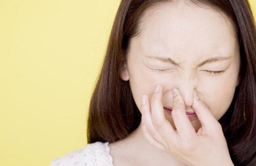Nhịn hắt hơi có thể khiến bạn đột tử được hay không?