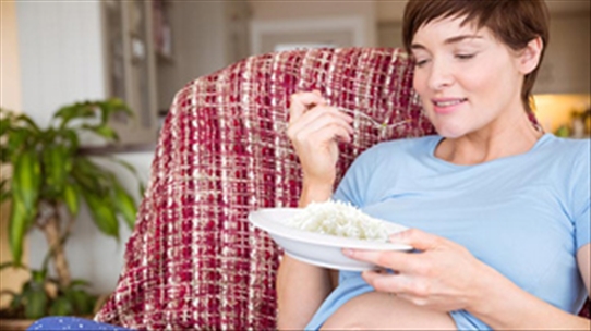 Bà bầu nên ăn ít tinh bột để tránh tăng cân quá nhiều?