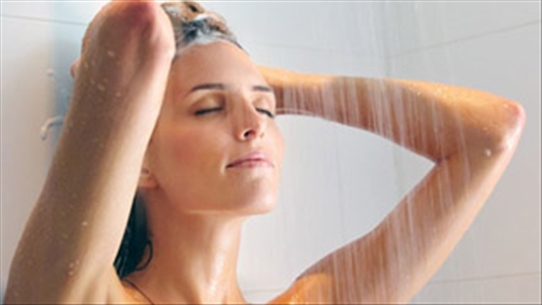 Mách nhỏ 10 mẹo hay khi tắm giúp da bạn sáng min hơn