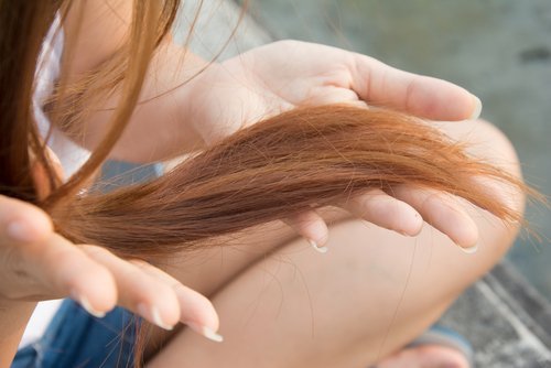 Bật mí 8 mẹo hay giúp khắc phục mái tóc khô, chẻ ngọn