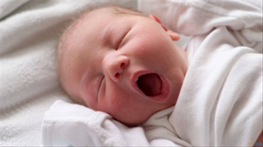 Tiêm thuốc chống khó thở cho trẻ sơ sinh có hại gì không?