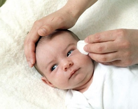 Nhiễm khuẩn mắt ở trẻ sơ sinh không phải ai cũng biết