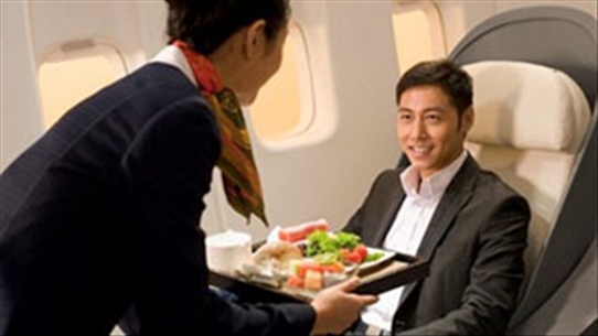 Khuyến cáo 6 nhóm thực phẩm bạn nên ăn trước mỗi chuyến bay